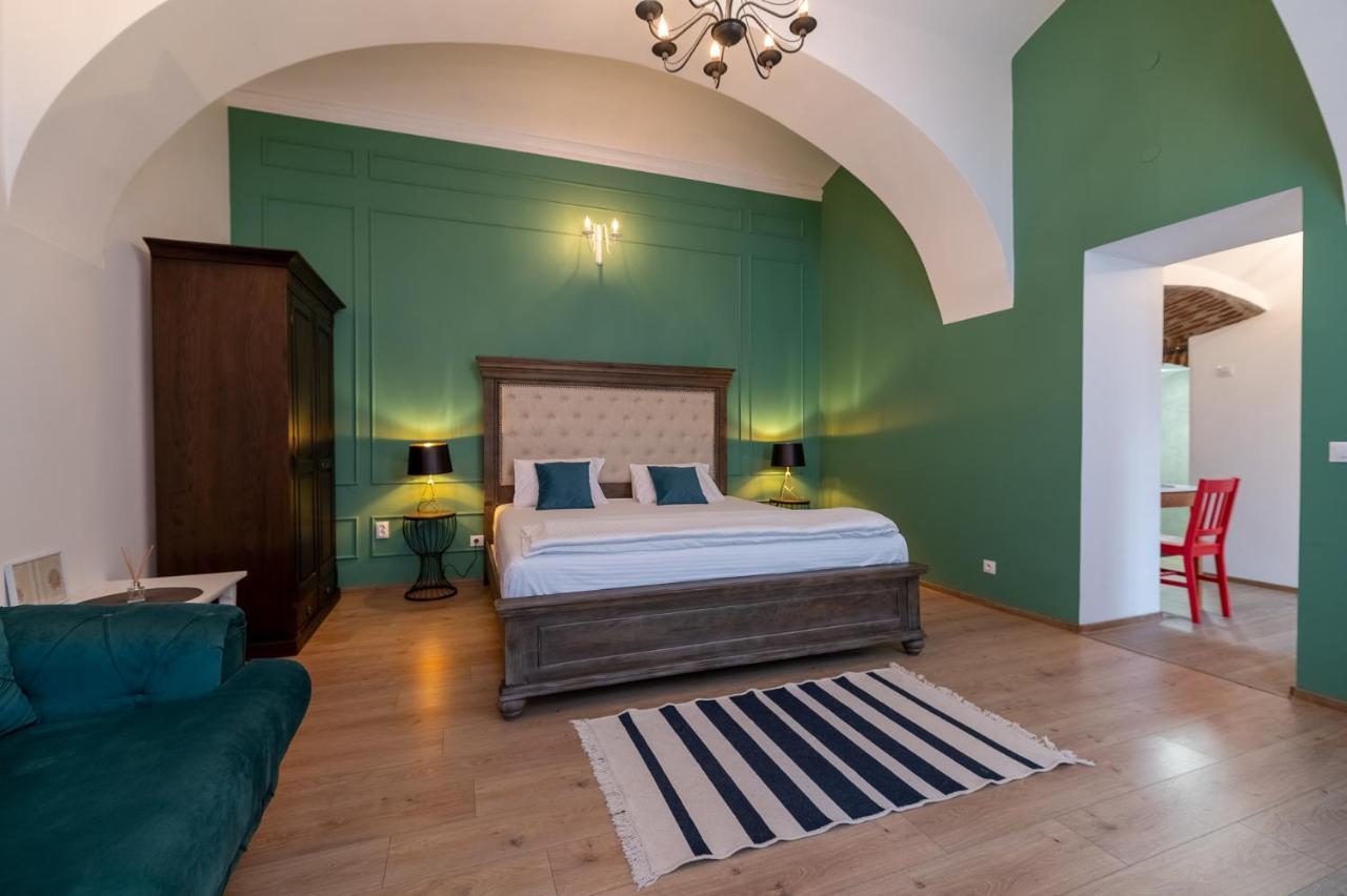 Apartment Green